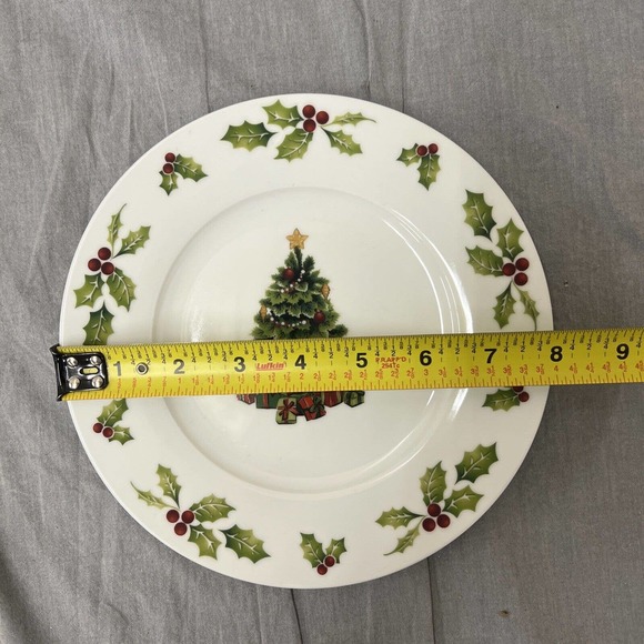 Set Of 4 Pfaltzgraff Christmas Day Salad & Dinner Plates FS Benefits Charity - Picture 4 of 7